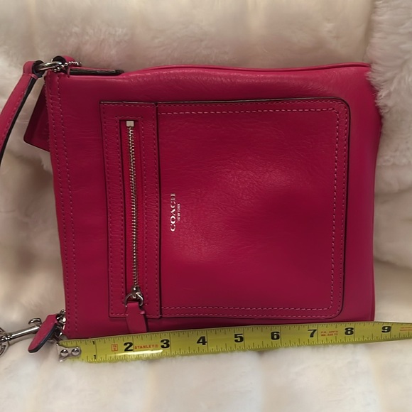 🩷COACH HOT PINK 🩷 Crossbody Bag. Gorgeous alone or with set. All pieces 🩷 - Picture 2 of 9